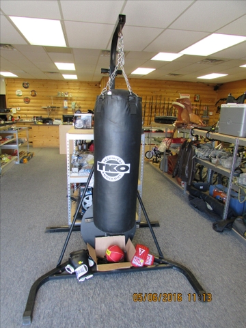 Everlast Boxing Station - TKO Punching Bag - Nex-Tech Classifieds
