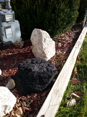 limestone landscaping rocks/price reduced