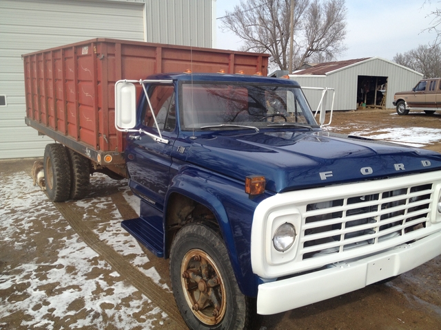 Ford f700 grain truck