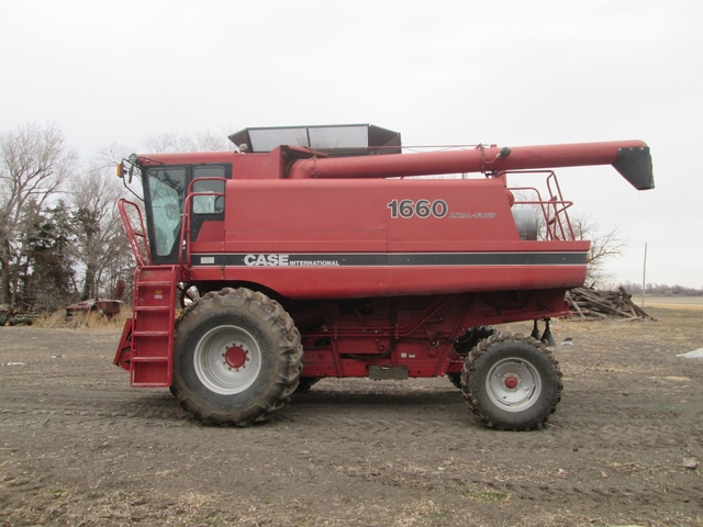 1988 Case IH 1660 Combine w/ 863 Corn Head or 20' 1020 Flex - Nex-Tech ...