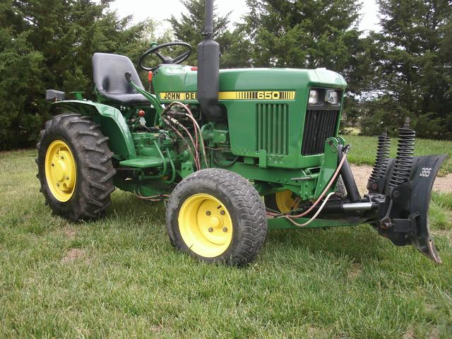 John Deere 650 Diesel w Cab and hydraulic blade - DiscoverStuff