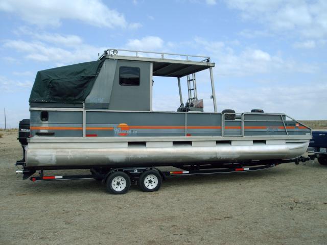 1987 Sun Tracker Party Hut 28Ft Pontoon Boat w/ trailer 