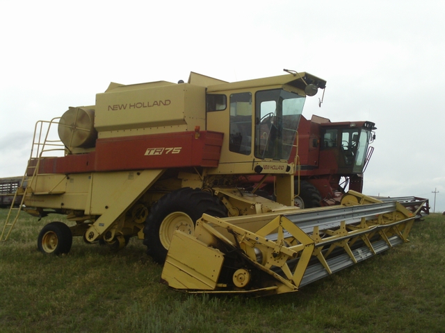New holland tr 70 combine with ford diesel #6